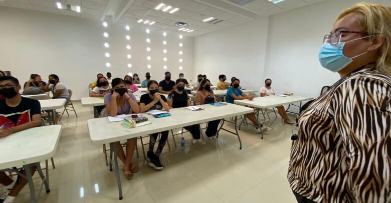 Gobierno de Nuevo Laredo apoya a jóvenes con clases de inglés