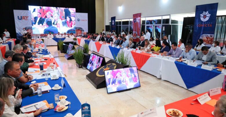 Participa Gobierno de Nuevo Laredo en foro para fortalecer educación superior