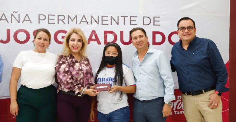 Agradecen neolaredenses Campaña Permanente de Anteojos Graduados