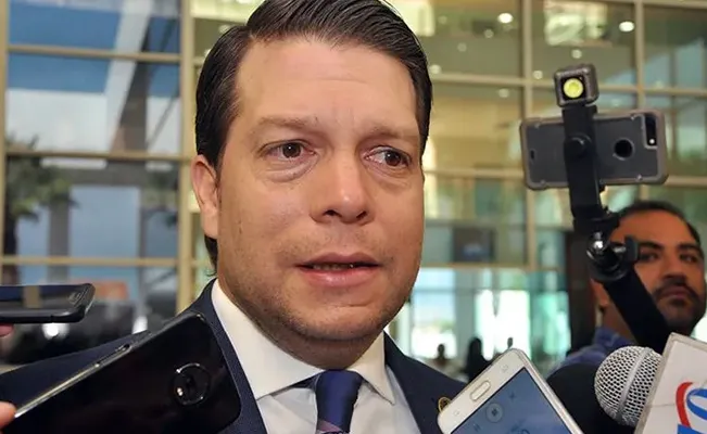 Se desvanece Luis René Cantú durante sesión del Congreso de Tamaulipas