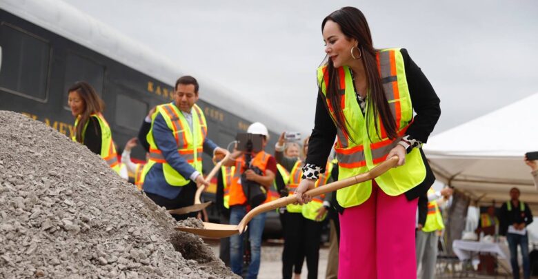 Coloca alcaldesa Carmen Lilia Canturosas primera piedra del Segundo Puente Internacional Ferroviario