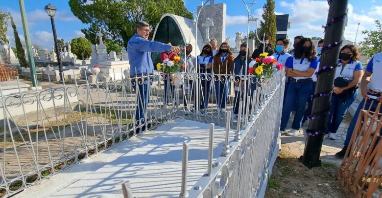 Difunde Gobierno de Nuevo Laredo riqueza histórica de Panteón Antiguo con visitas guiadas