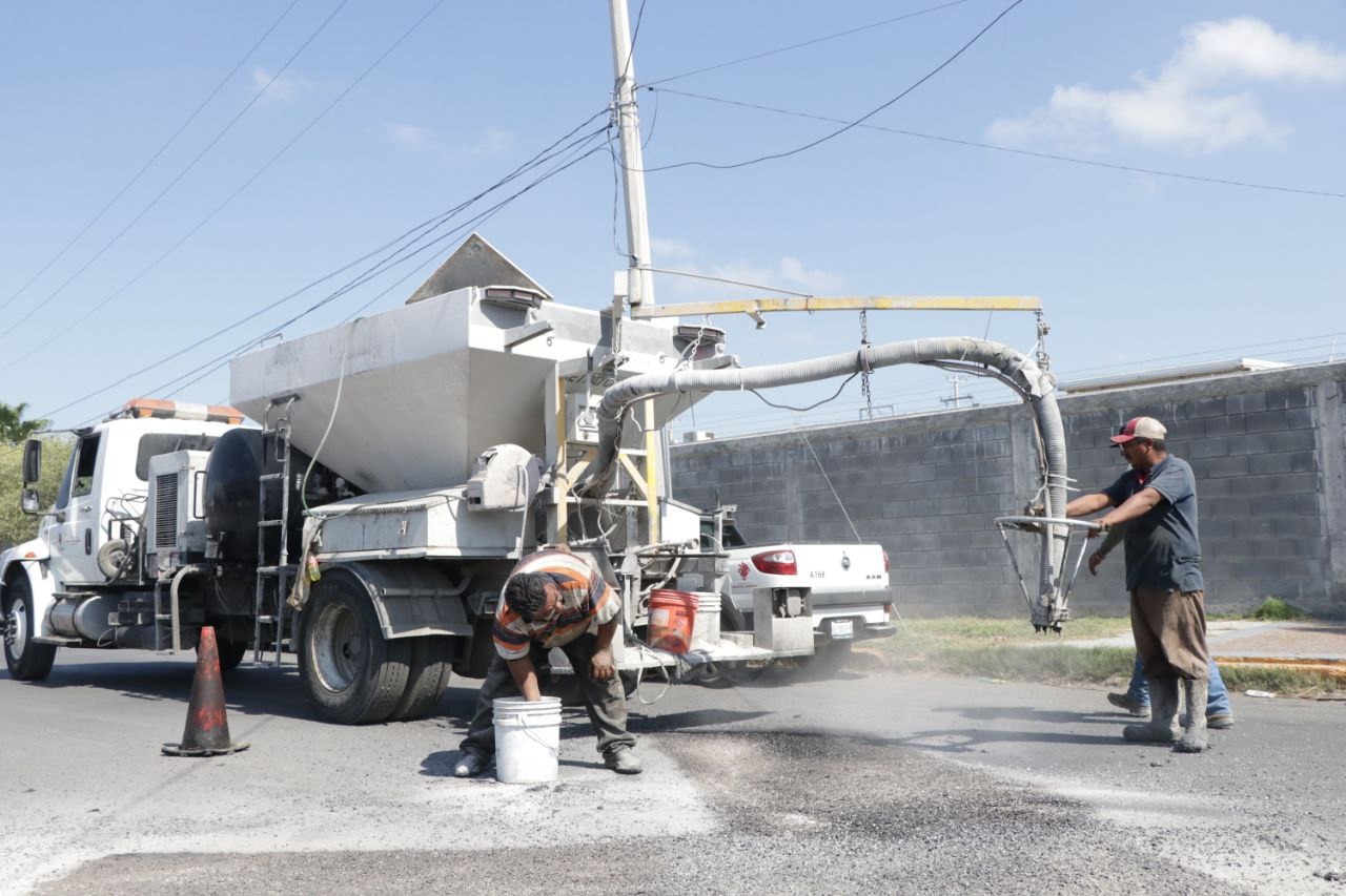 Dignifica Gobierno de Nuevo Laredo vialidades con campaña permanente de bacheo