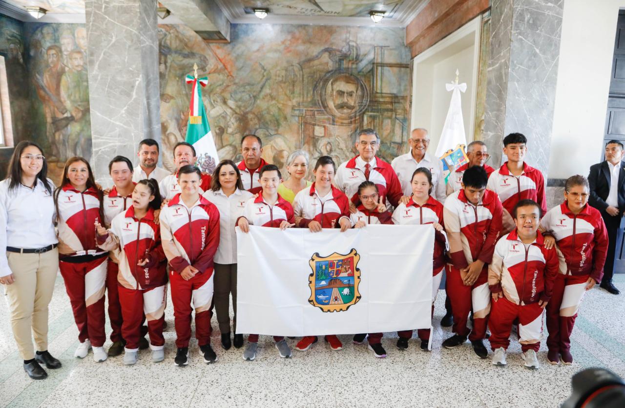 Entrega Gobierno del Estado y DIF Tamaulipas uniformes a deportistas paralímpicos