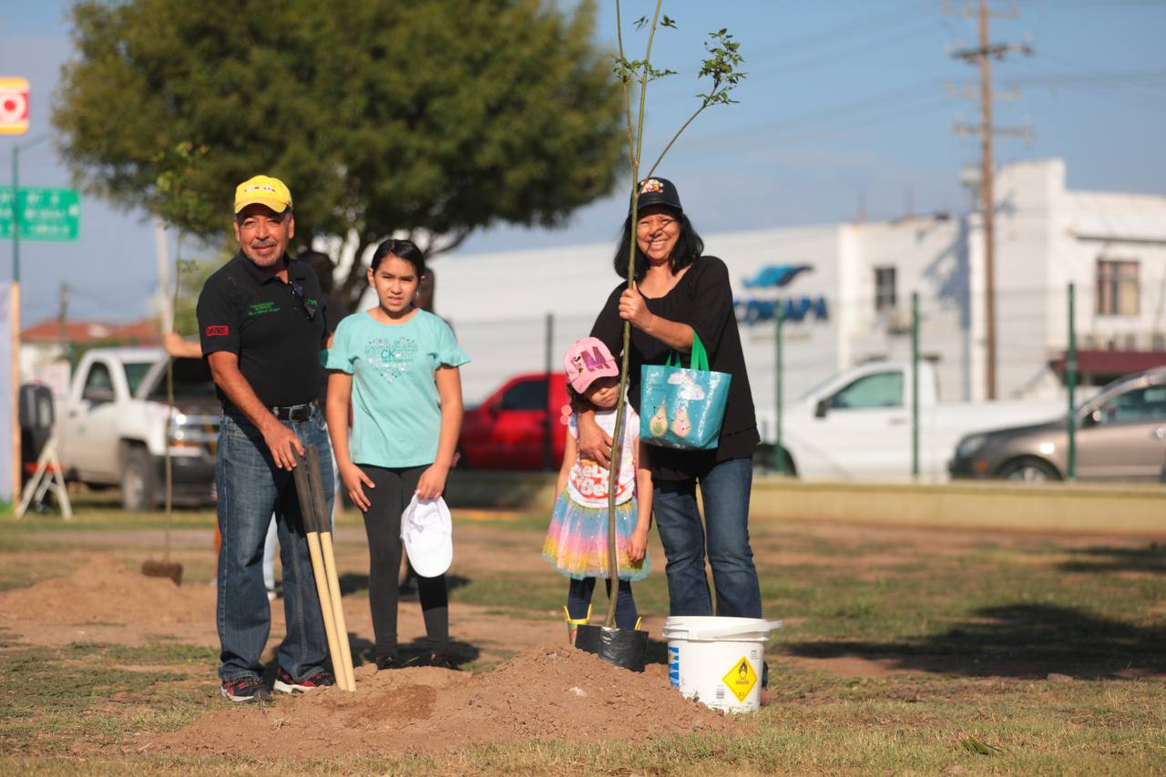 Invitan a empresas a unirse en campaña de reforestación de parques y plazas de Nuevo Laredo