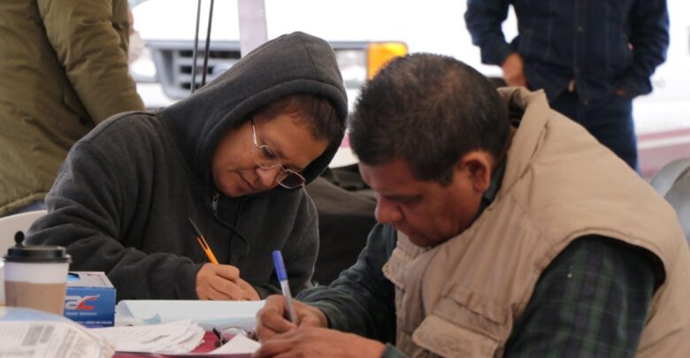 Ciudadanos encuentran opción laboral con programas municipales