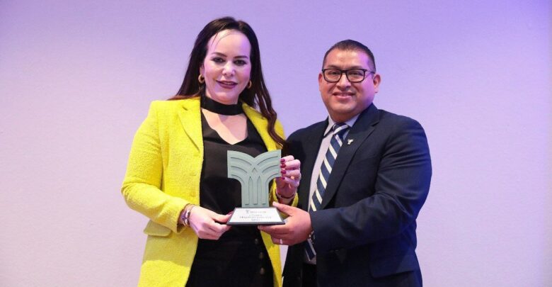 Recibe alcaldesa Carmen Lilia reconocimiento por parte del TecMilenio