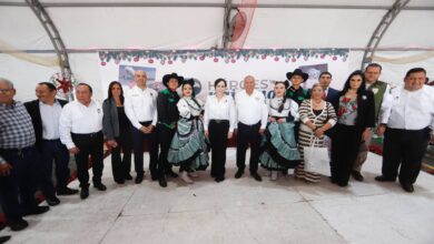 Dan bienvenida a paisanos alcaldesa y autoridades federales; recorren Pabellón Turístico