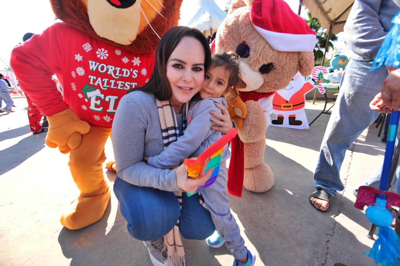 Llevan Gobierno de Nuevo Laredo e iniciativa privada más de mil 200 juguetes a familias de la periferia