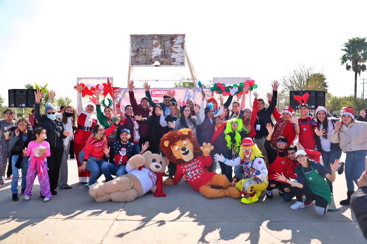 Llevan Gobierno de Nuevo Laredo e iniciativa privada más de mil 200 juguetes a familias de la periferia