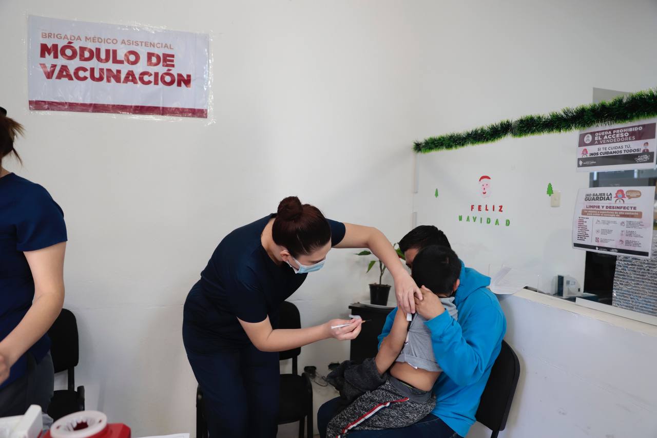 Vacuna Gobierno de Nuevo Laredo a cientos de ciudadanos contra COVID-19