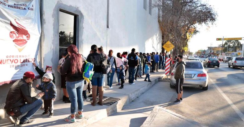 Vacuna Gobierno de Nuevo Laredo a cientos de ciudadanos contra COVID-19