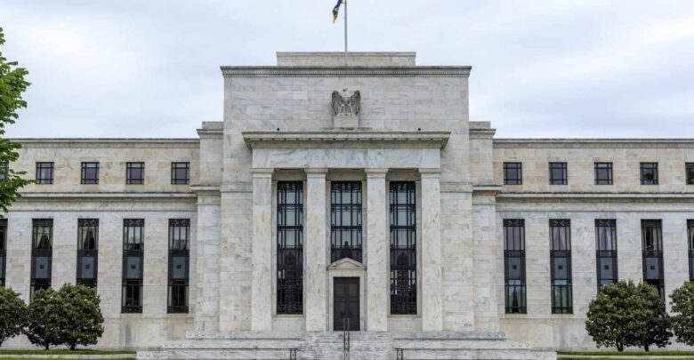 La Fed sube tasas ante inflación persistente La Fed sube tasas ante inflación persistente