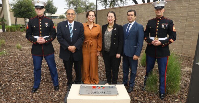 Celebran 200 años de relaciones diplomáticas entre México y Estado Unidos con cápsula del tiempo