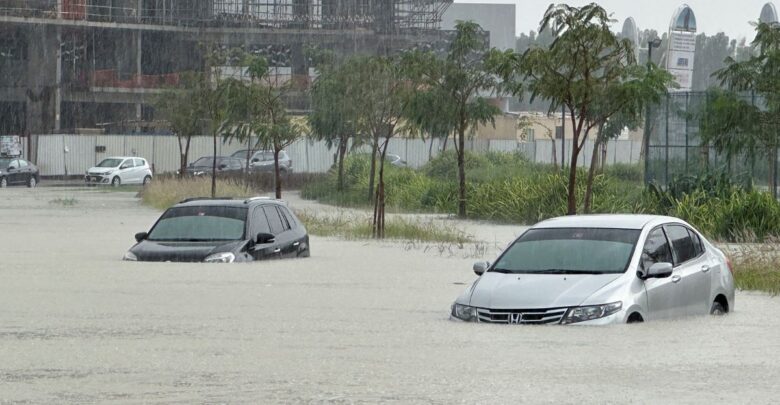 Expertos alertan sobre riesgos de "guerra climática" tras inundaciones en Dubái por "siembra de nubes"