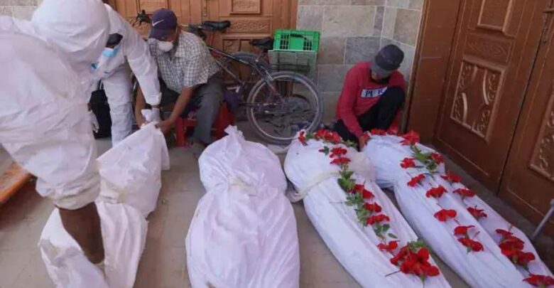 Indignación por hallazgo de 50 cuerpos con huellas de tortura en hospital de Gaza; culpan a Israel