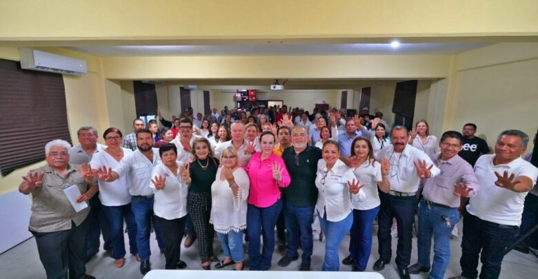 Carmen Lilia Canturosas recibe respaldo de estructura educativa en Nuevo Laredo