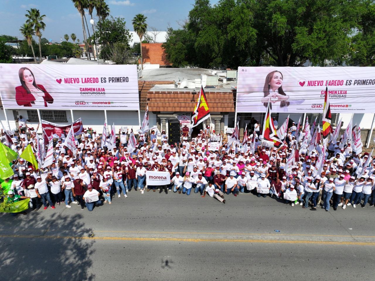 Se unen cientos de neolaredenses a pegoteo en apoyo a Carmen Lilia Canturosas