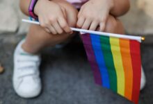 Reino Unido propone restricciones en educación sobre identidad de género
