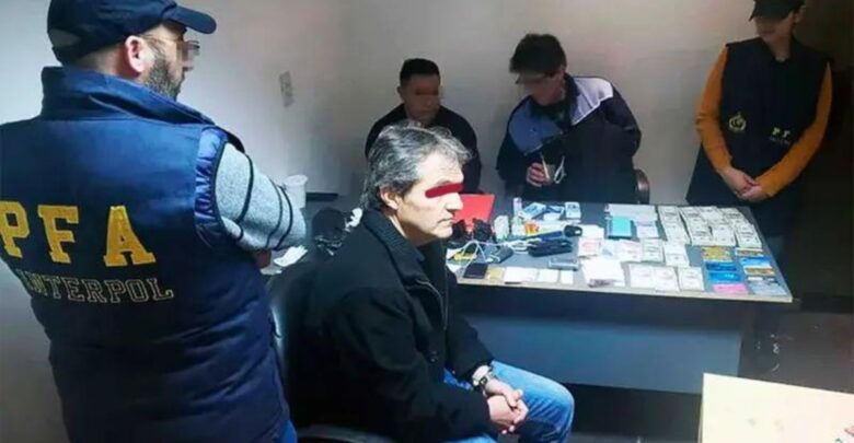 Detienen a Carlos Ahumada en el Aeropuerto de Panamá, México Tiene 24 Horas para Presentar Pruebas