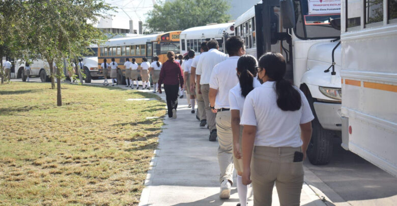 Apoya Gobierno de Nuevo Laredo a más de mil estudiantes con Transporte Escolar