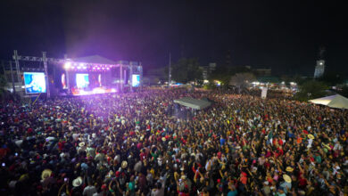 Viven neolaredenses fiesta mexicana con emotivo Grito de Independencia