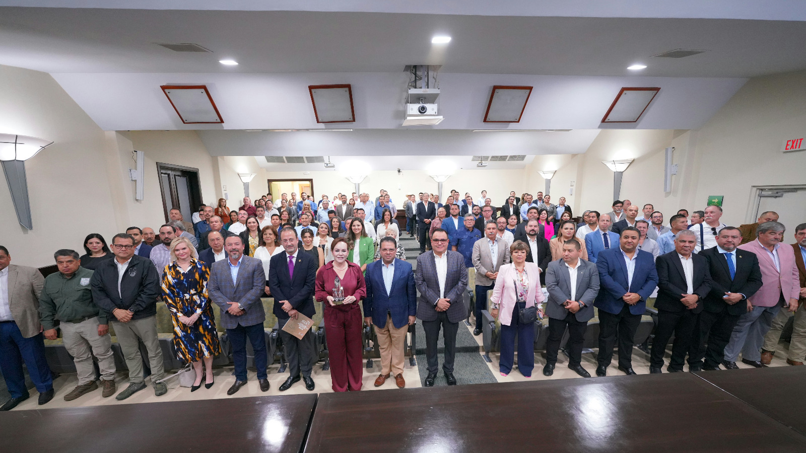 Presenta alcaldesa Carmen Lilia Canturosas Prontuario Socioeconómico Binacional 2024 ante fuerzas vivas de Nuevo Laredo