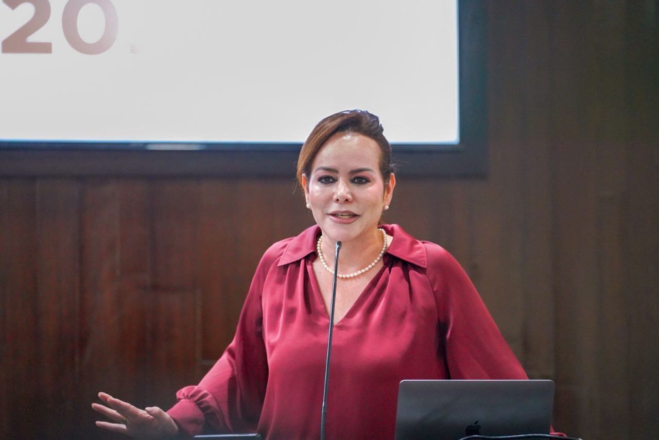 Presenta alcaldesa Carmen Lilia Canturosas Prontuario Socioeconómico Binacional 2024 ante fuerzas vivas de Nuevo Laredo