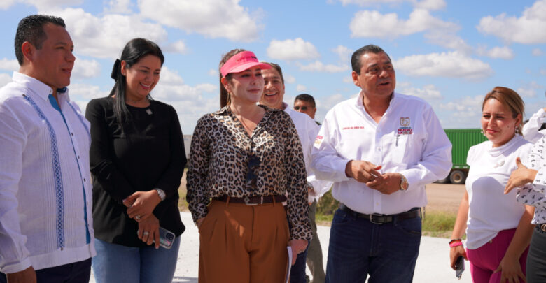 Supervisan alcaldesa Carmen Lilia Canturosas junto a cabildo avance de obra en Carretera Federal Mex II