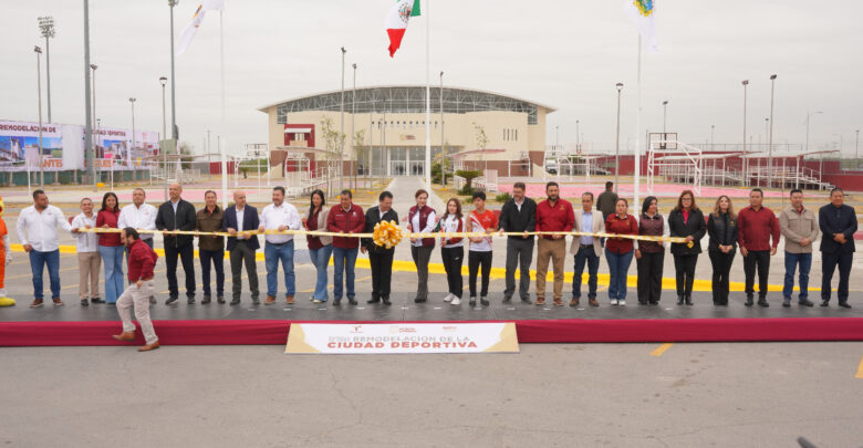 Entrega alcaldesa Carmen Lilia Canturosas remodelación de Ciudad Deportiva al poniente de Nuevo Laredo