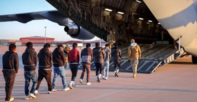 Inician vuelos de deportación de migrantes en EE.UU., confirma Casa Blanca Inician vuelos de deportación de migrantes en EE.UU., confirma Casa Blanca