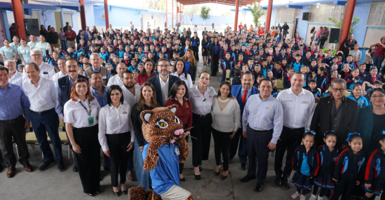 Carmen Lilia Canturosas da inicio a campaña de vacunación contra el VPH; Nuevo Laredo, único municipio en ofrecer este beneficio gratuito