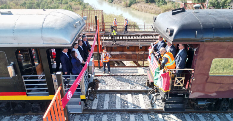 Inauguran gobernador Américo Villarreal y alcaldesa Carmen Lilia Canturosas Segundo Puente Ferroviario Internacional en Nuevo Laredo