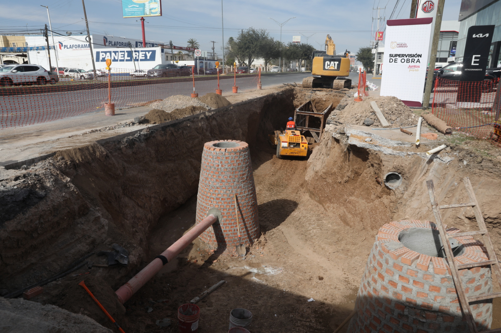 Avanza transformación de infraestructura hidráulica en Nuevo Laredo; supervisa alcaldesa Carmen Lilia Canturosas obras de drenaje