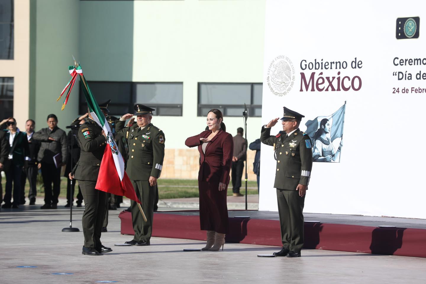 Encabeza alcaldesa Carmen Lilia Canturosas celebración del Día de la Bandera junto a cientos de estudiantes de Nuevo Laredo