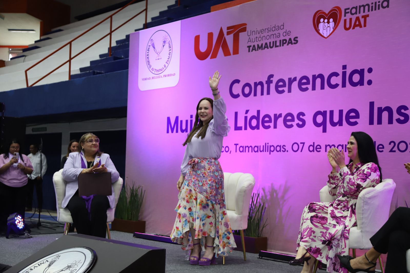 Impulsa alcaldesa Carmen Lilia Canturosas liderazgo femenino en foro de la UAT