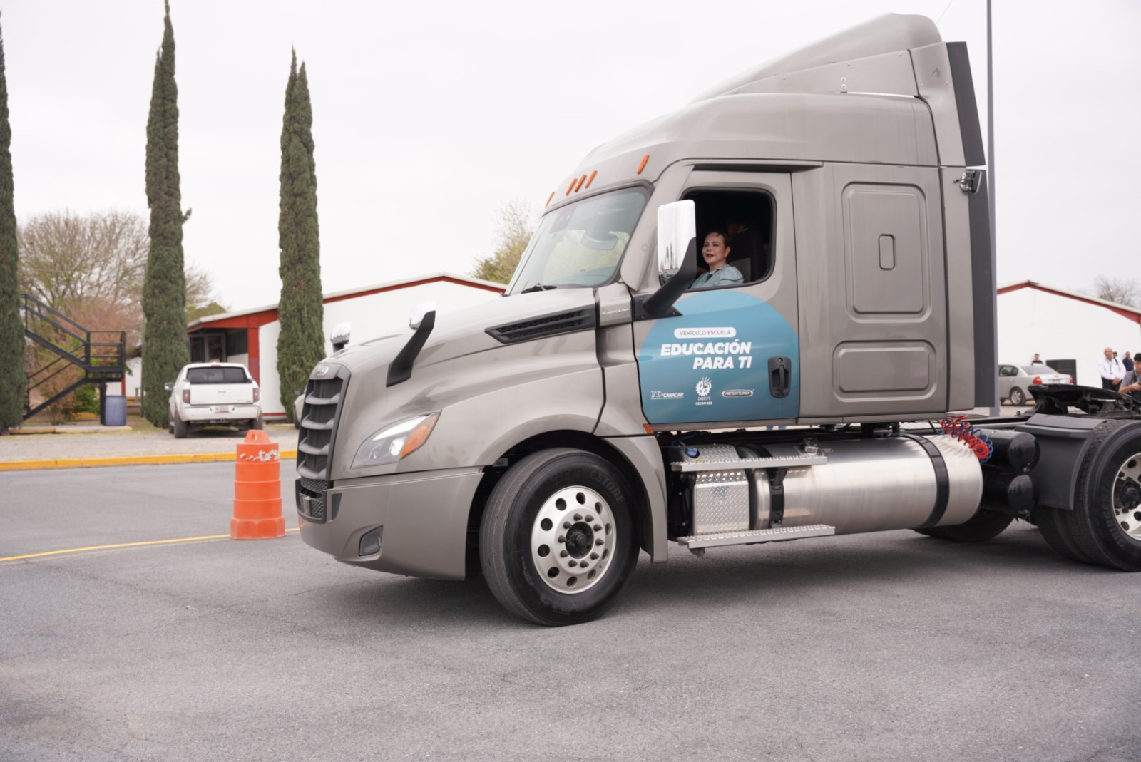 Fortalece alcaldesa Carmen Lilia Canturosas competitividad de Nuevo Laredo con entrega de obra en el CECATI 193