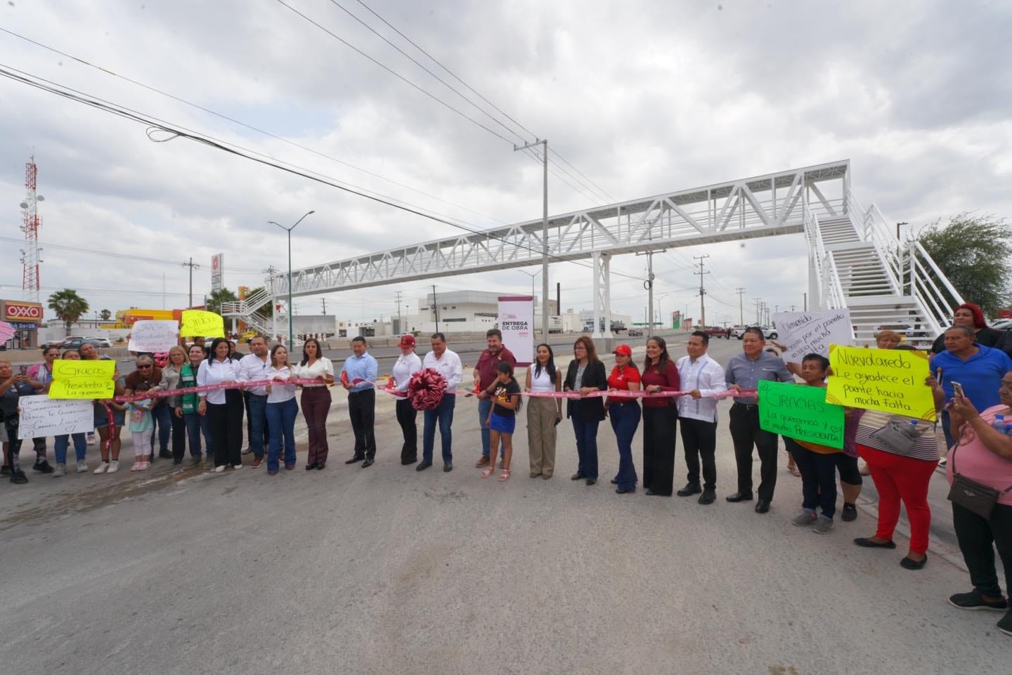 Inaugura alcaldesa Carmen Lilia Canturosas puente peatonal en Colinas del Sur