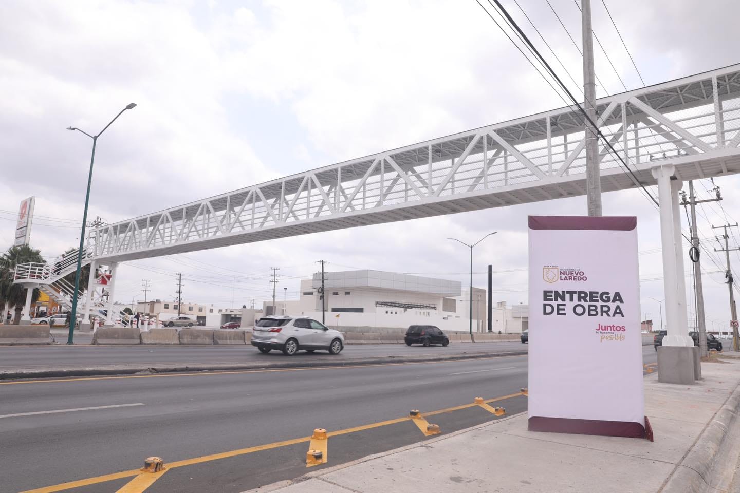 Inaugura alcaldesa Carmen Lilia Canturosas puente peatonal en Colinas del Sur