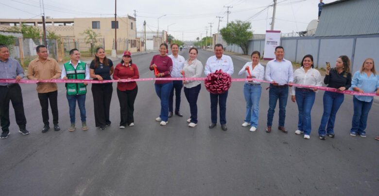 Avanza transformación de calles en colonia Francisco Villa; alcaldesa Carmen Lilia Canturosas da inicio e inaugura obras de recarpeteo