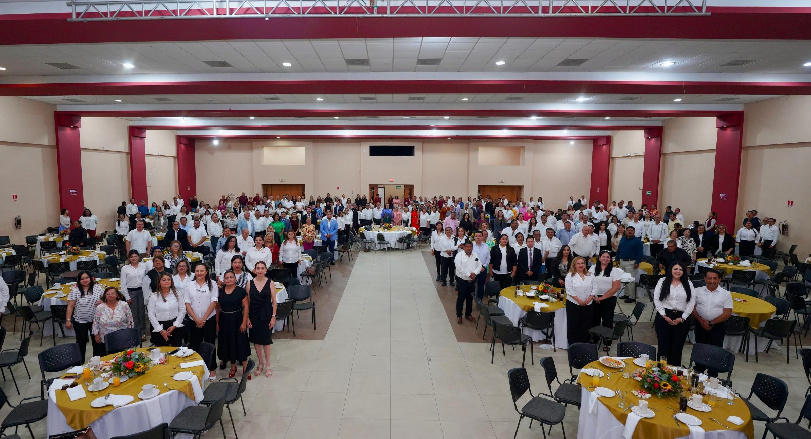 Otorga Carmen Lilia Canturosas apoyos sin precedentes a maestros