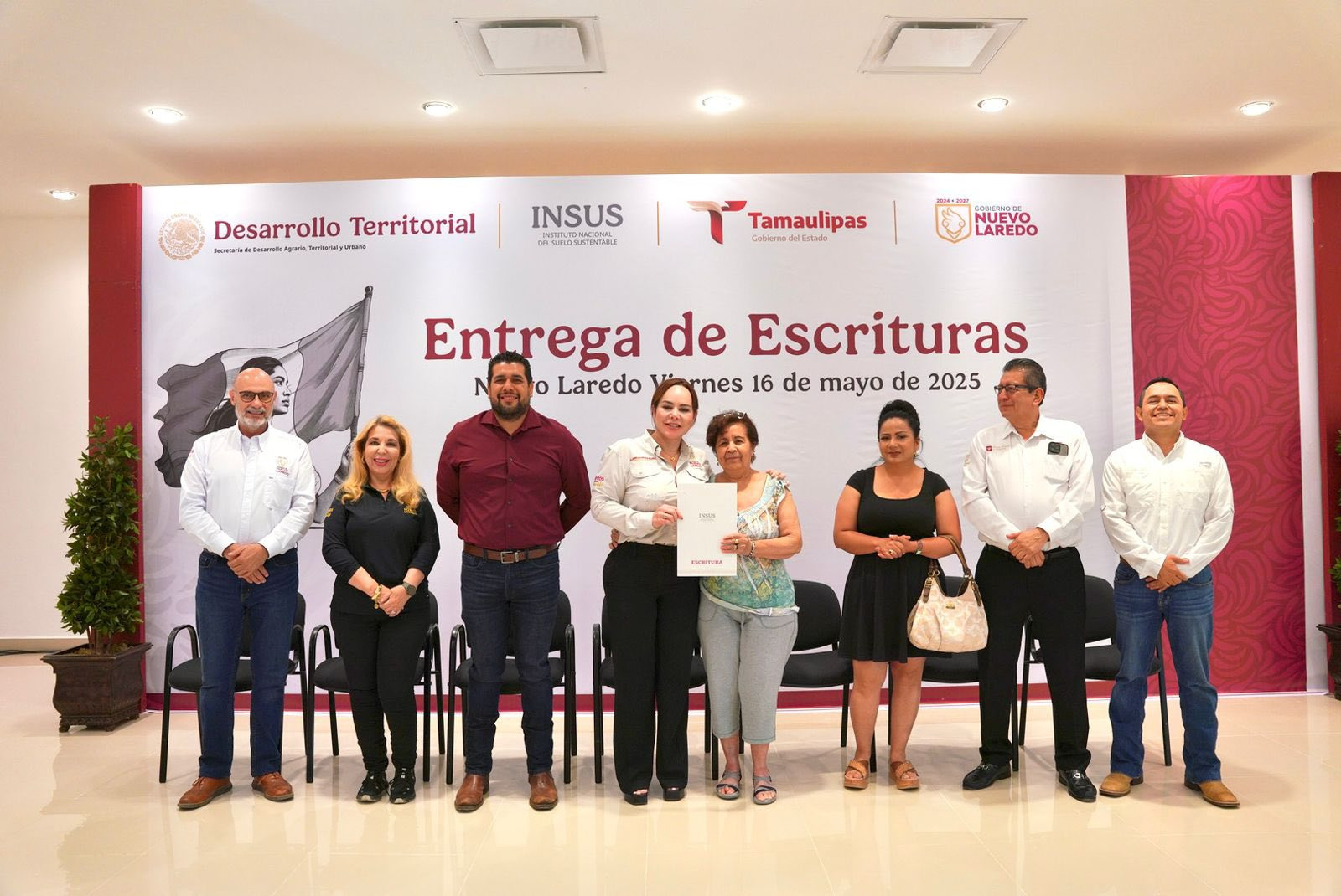 Gobierno federal, estatal y municipal aseguran patrimonio de 100 familias con entrega de escrituras