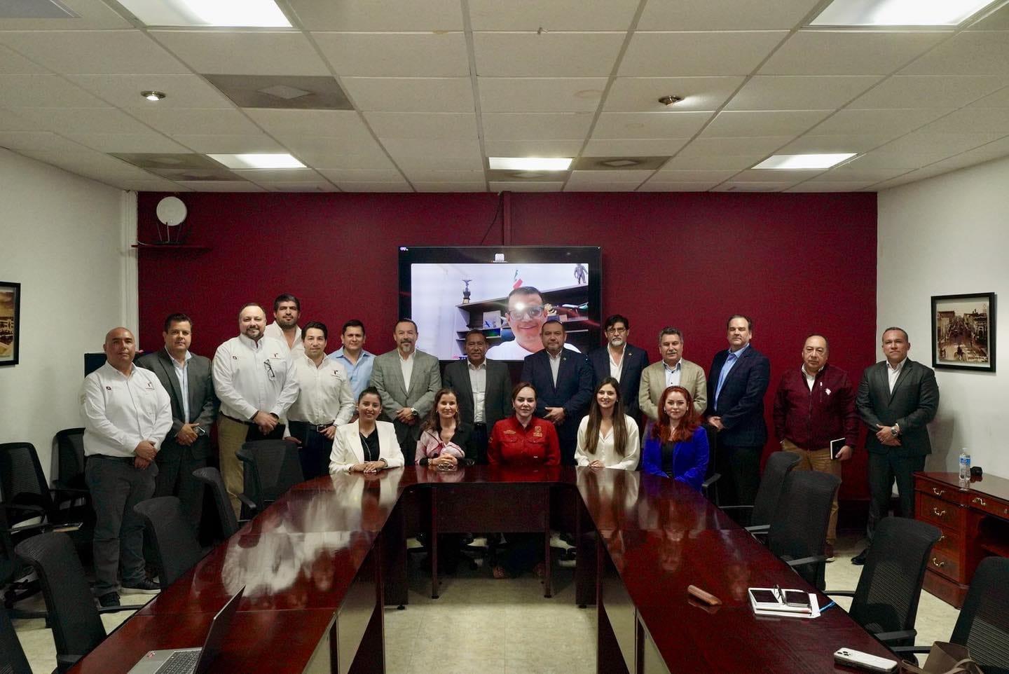 Impulsa alcaldesa Carmen Lilia Canturosas proyecto estratégico del aeropuerto de carga en Nuevo Laredo