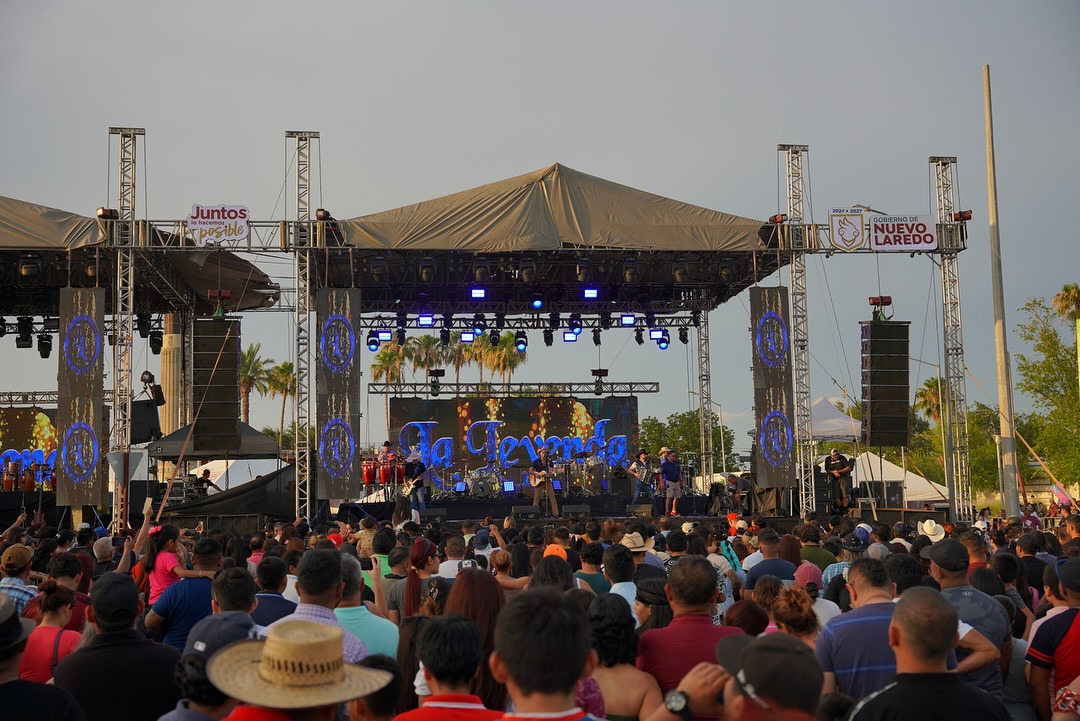 Neolaredenses celebran a lo grande su 177 aniversario con música, sabor y unión familiar