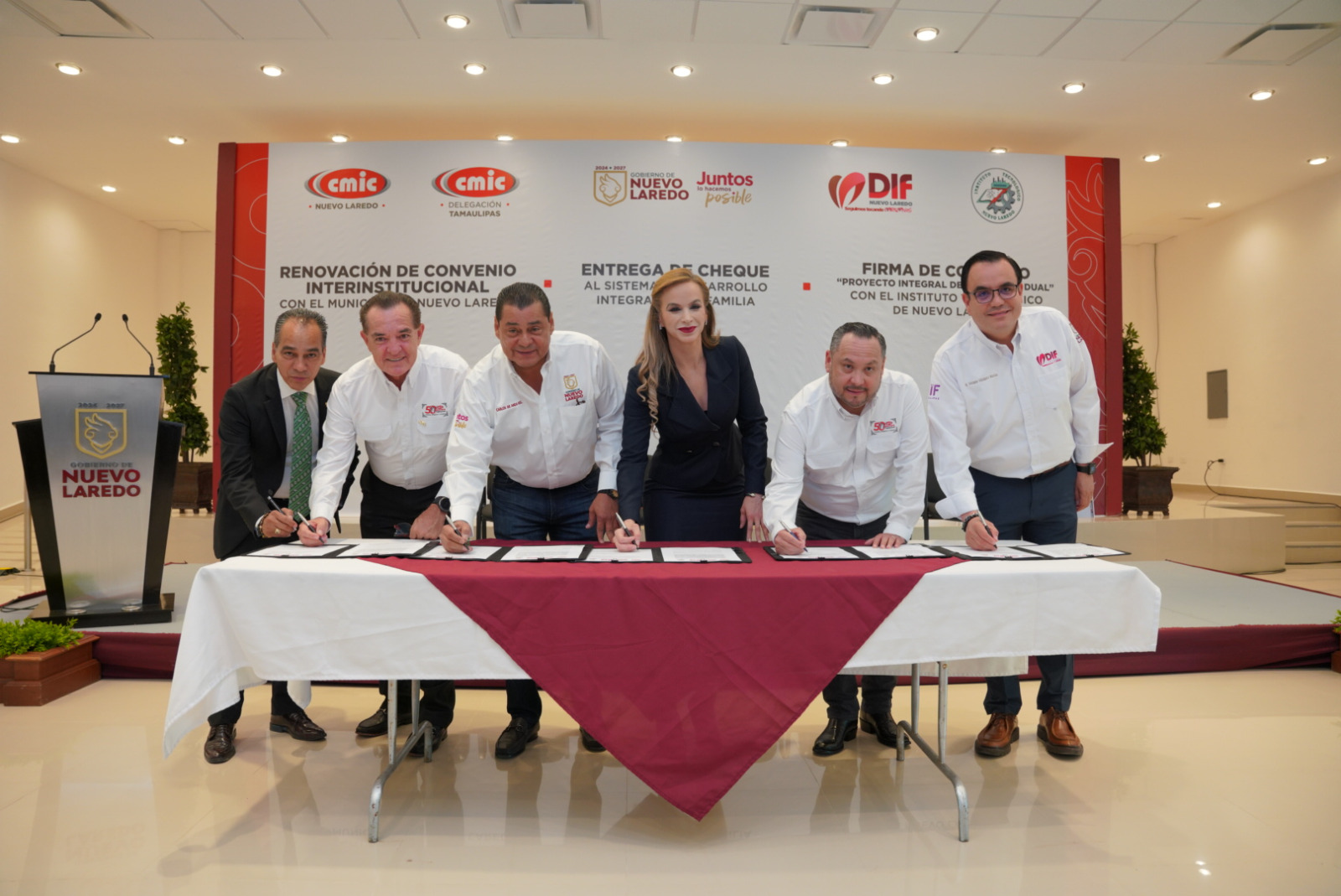 Entrega CMIC más de 900 mil pesos de apoyo al Sistema DIF y fortalece lazos de colaboración con municipio e instituciones educativas