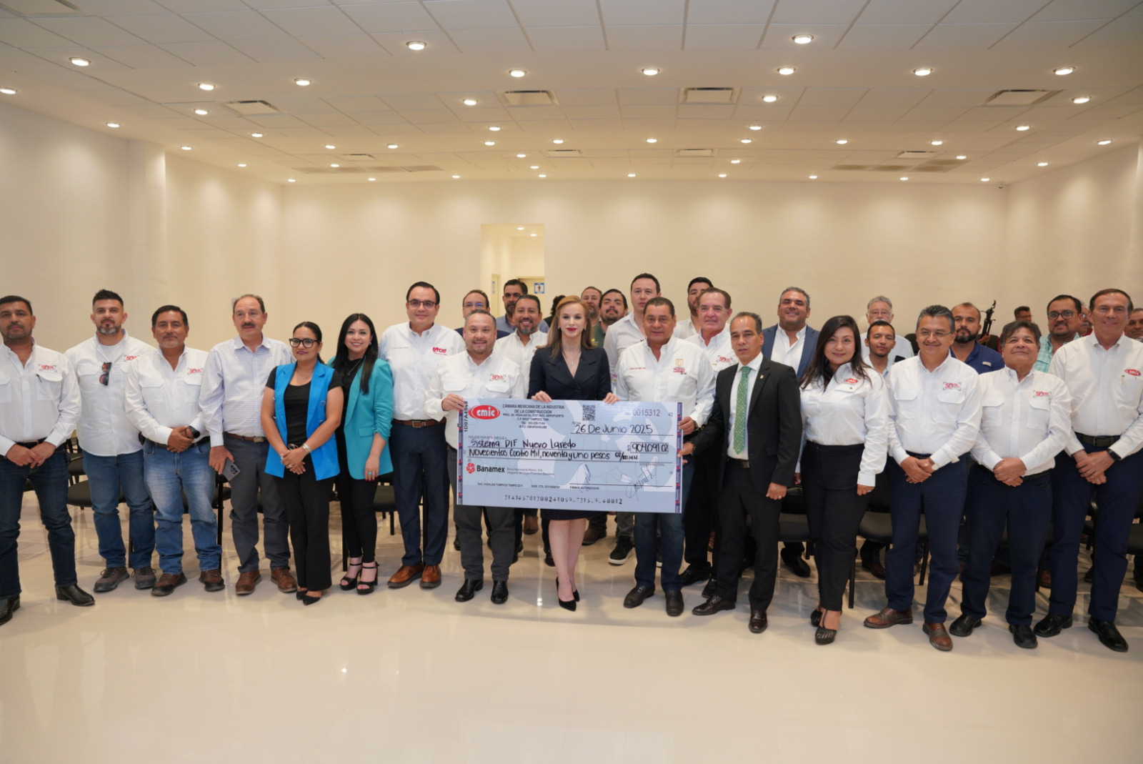 Entrega CMIC más de 900 mil pesos de apoyo al Sistema DIF y fortalece lazos de colaboración con municipio e instituciones educativas