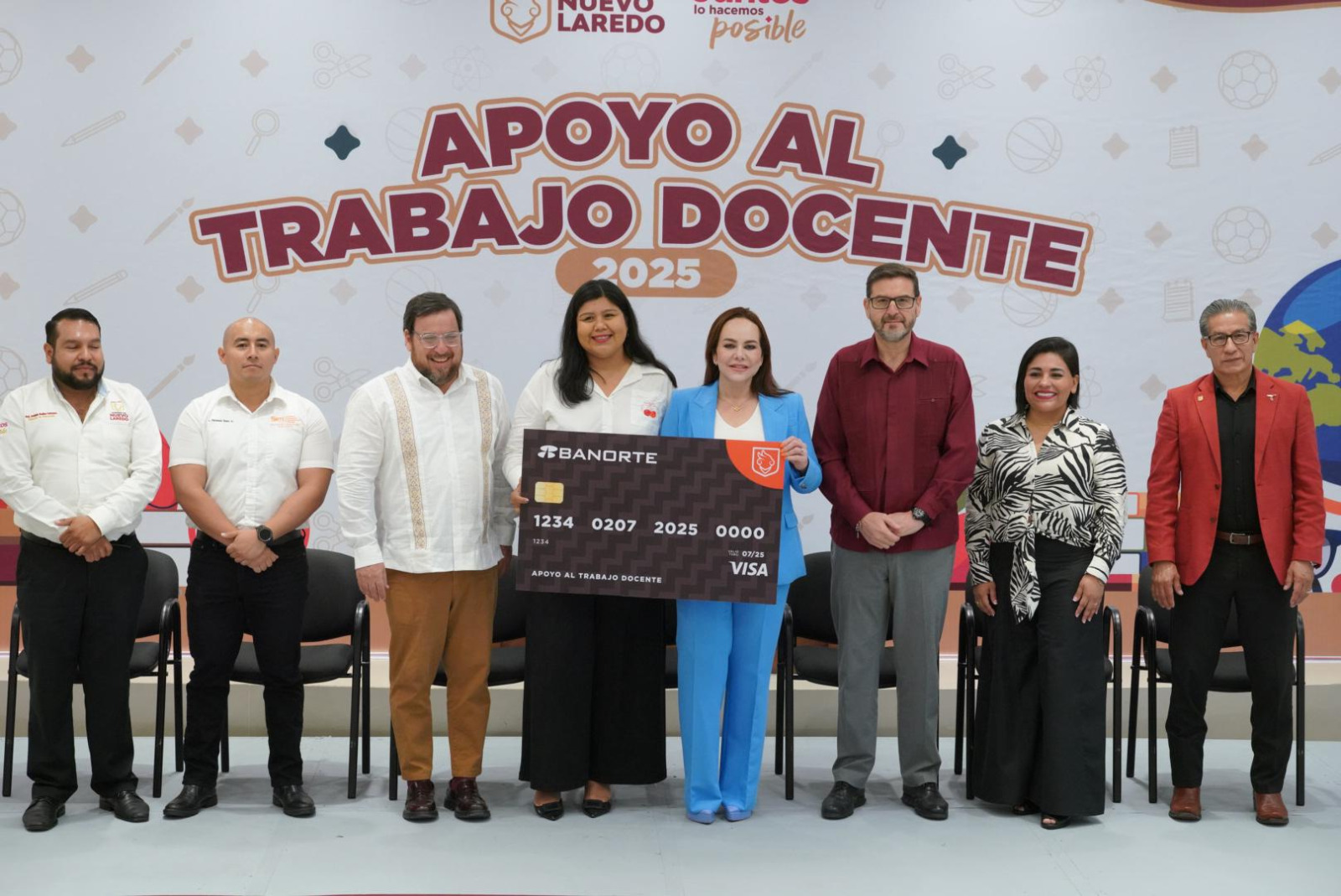Fortalece alcaldesa Carmen Lilia Canturosas alianza con magisterio de Nuevo Laredo; entrega bonos económicos a más de 4 mil docentes