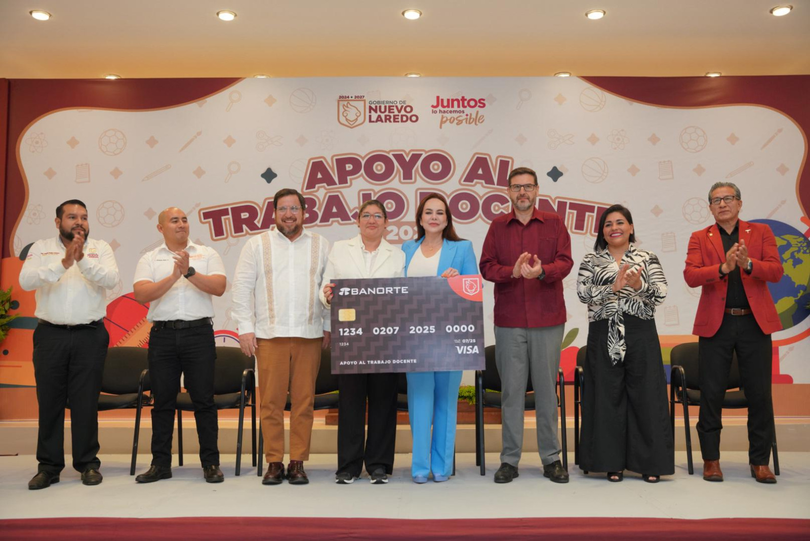 Fortalece alcaldesa Carmen Lilia Canturosas alianza con magisterio de Nuevo Laredo; entrega bonos económicos a más de 4 mil docentes