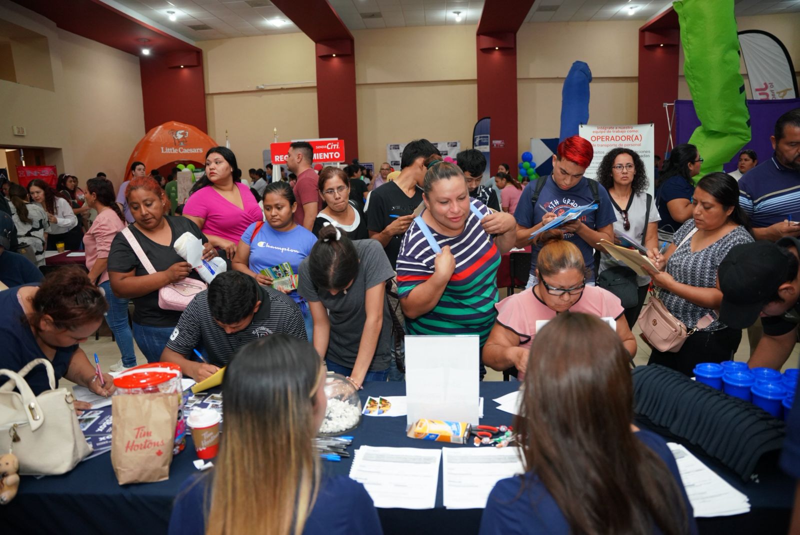 Acuden más de 2 mil ciudadanos a la Feria del Empleo del Gobierno de Nuevo Laredo