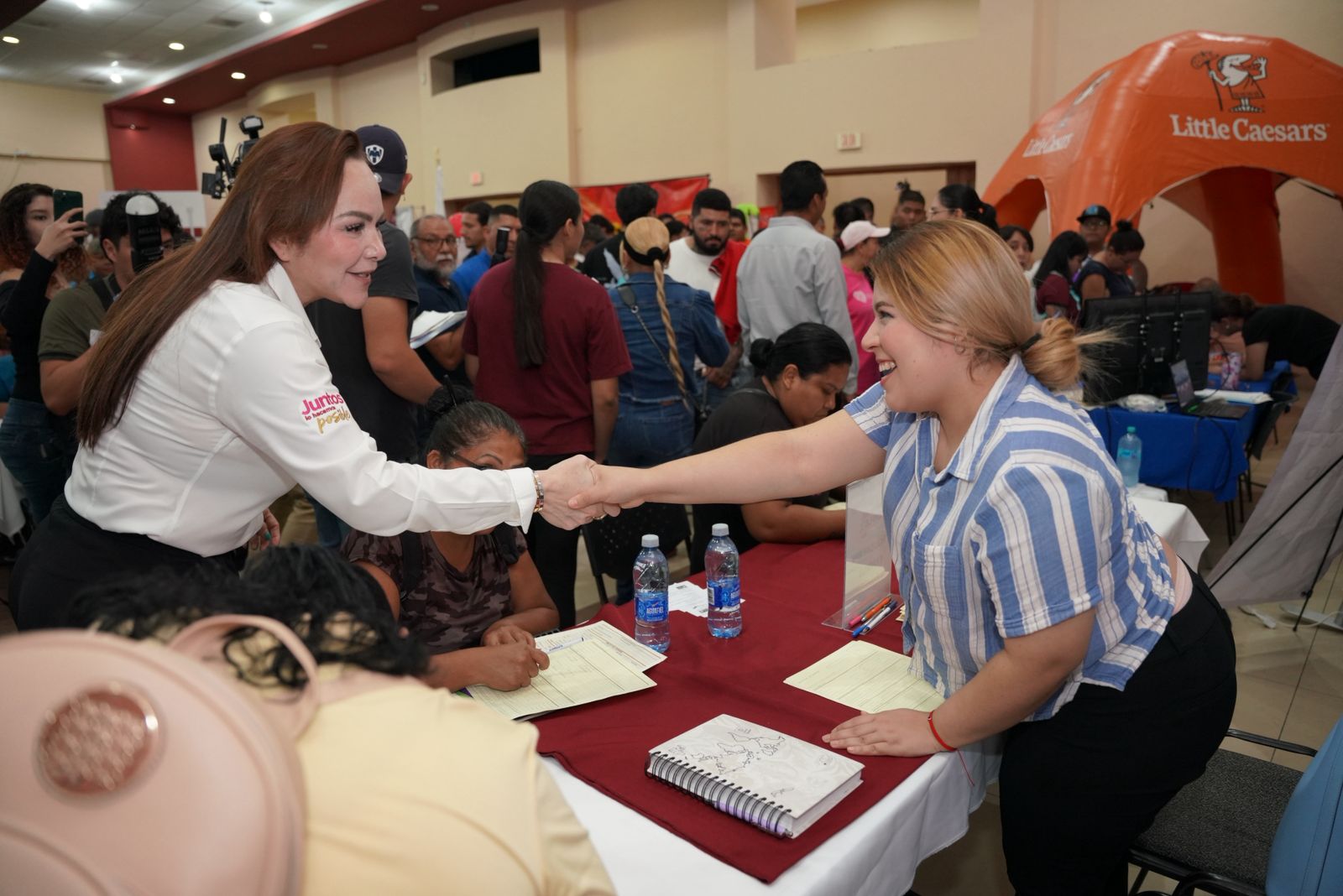 Acuden más de 2 mil ciudadanos a la Feria del Empleo del Gobierno de Nuevo Laredo